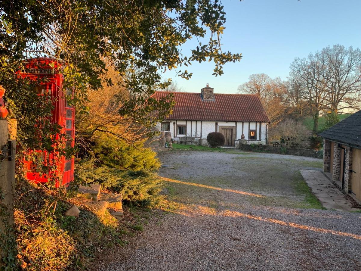 Medieval Cottage In Rural Monmouthshire. Raglan Bagian luar foto