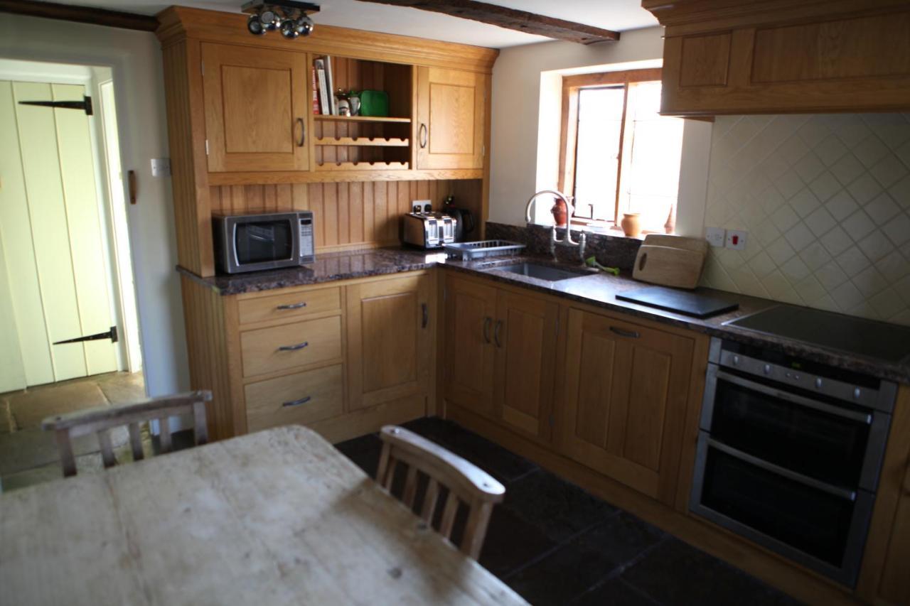 Medieval Cottage In Rural Monmouthshire. Raglan Bagian luar foto