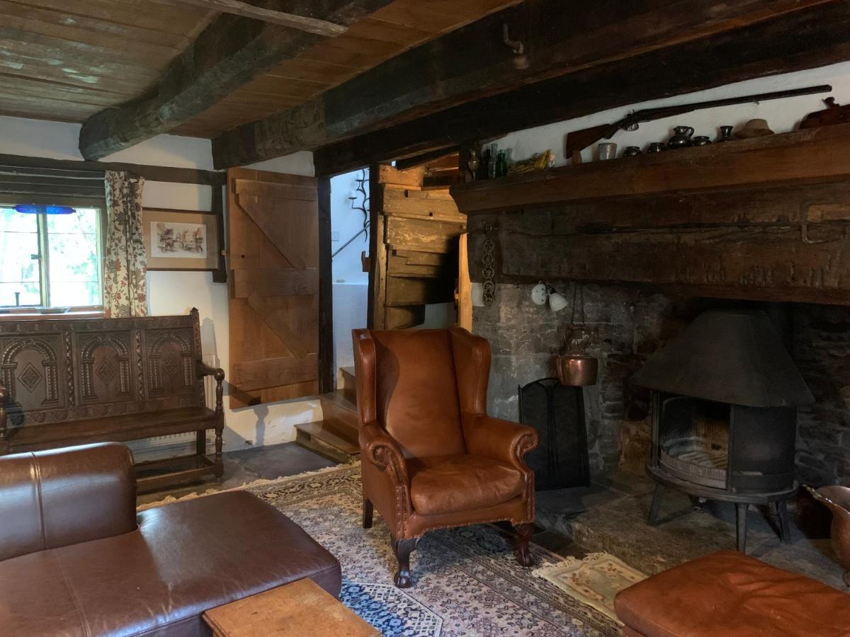 Medieval Cottage In Rural Monmouthshire. Raglan Bagian luar foto